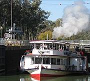 Paddle steamer Melbourne